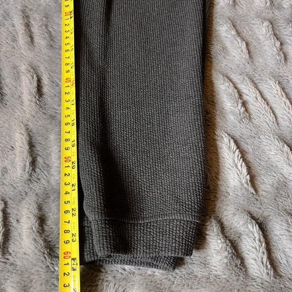 Like new Lululemon HR ribbed joggers - Picture 9 of 9